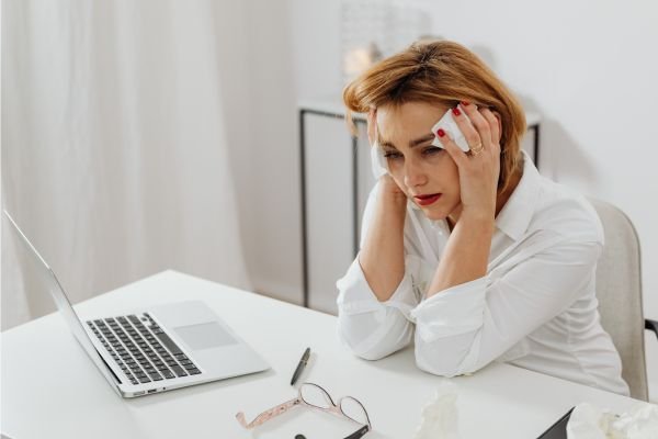 When Does Menopause Usually Start? Age, Symptoms, and Warning Signs